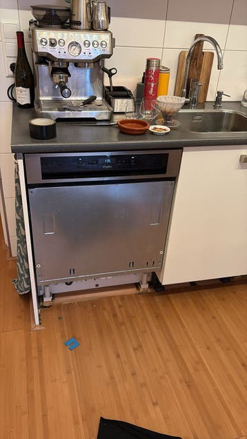 Gratis af te halen: Whirlpool vaatwasser