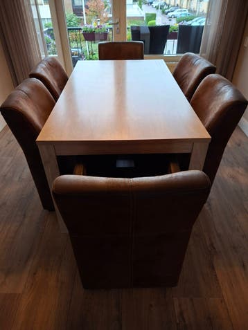 GRATIS af te halen tafel met 6 stoelen tussen 30-10 en 4-11