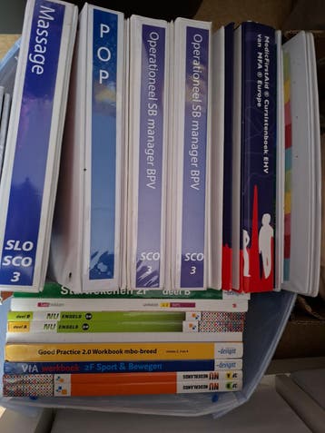Diverse schoolboeken en werkboeken MBO/VMBO sport en bewegen