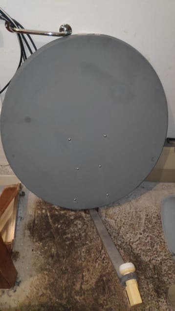 Schotelantenne 1 meter met LNB met 4 tv aansluitingen