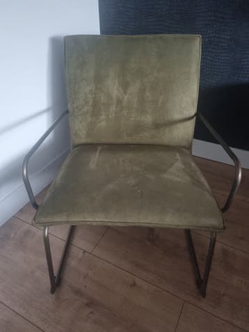 Groene fauteuil met metalen frame