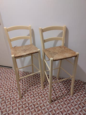 Set van 2 barkrukken, hout met rieten zitting