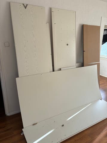 Gratis grote kledingkast met spiegel, gedemonteerd