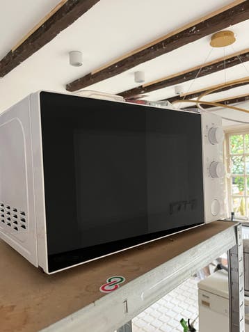 Gratis: Witte Vrijstaande Magnetron van IKEA - als nieuw