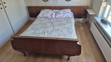 Prachtig vintage volhouten bed – Gratis op te halen!