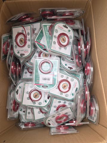 doos vol muggenarmbandjes gratis