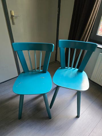 Twee blauwe houten stoelen - Gebruikt