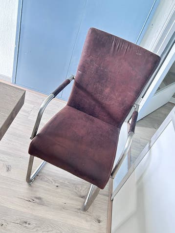 Gratis 4 eetkamerstoelen