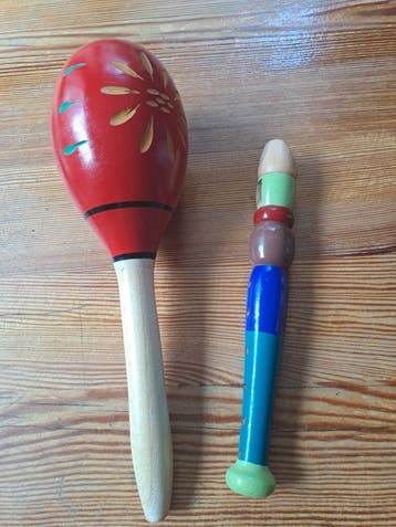 Gratis Houten Maraca en kinderfluitje