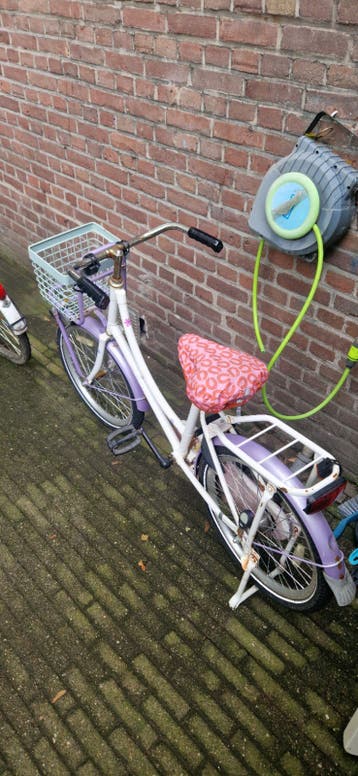 Kinderfiets met mandje en bagagedrager