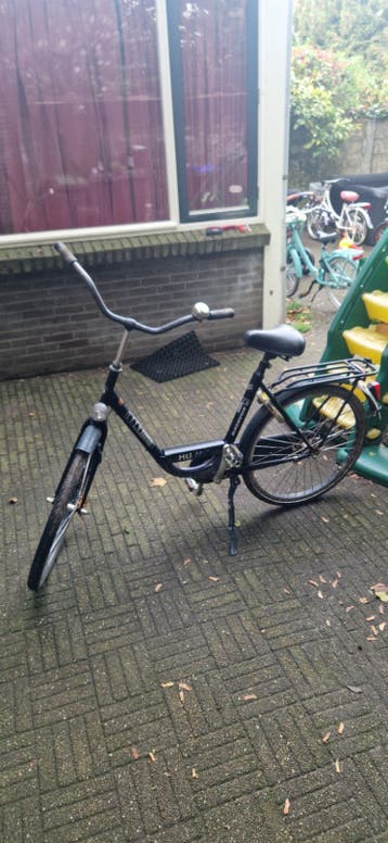 Batavus fiets, zwart, met bagagedrager