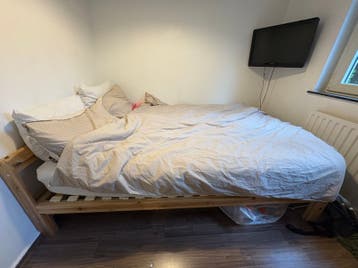 Ikea bedframe 140x200