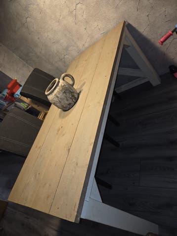 Robuuste eettafel van steigerhout