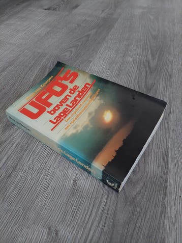 Vintage boek UFO waarnemingen in NL / Gorredijk  1974.