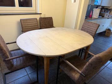 Uitschuifbare eettafel met 6 stoelen