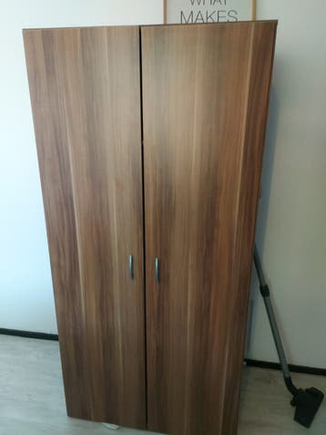 Gratis kledingkast (hang/1 plank)