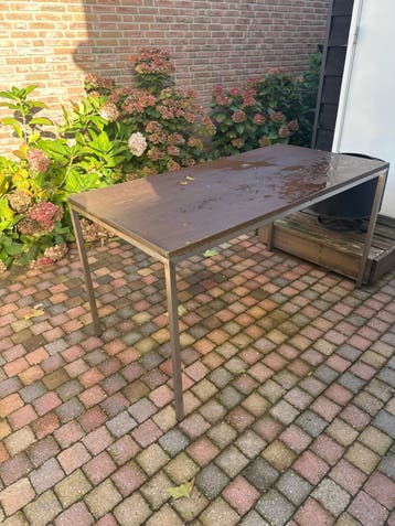 Tafel 70x140 cm met stalen poten en houten blad