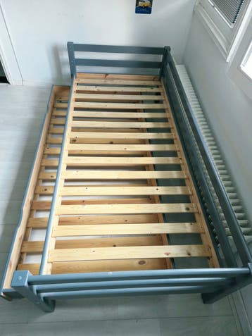 Bed voor matras maat 90cmx200cm, grijs