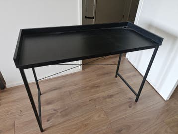Gratis bureau, 110x50x75cm, met lichte gebruikerssporen