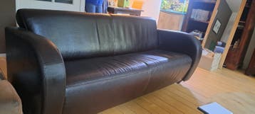 Comfortabele donkerbruine leren bank (Gratis)