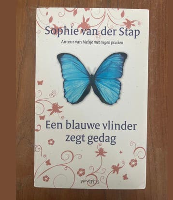 Een blauwe vlinder zegt gedag - Sophie van der Stap.