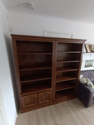 Boekenkasten, één met deuren - 2x 184x86x35 cm
