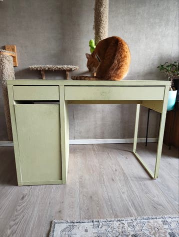 Gratis bureau, likje verf nodig