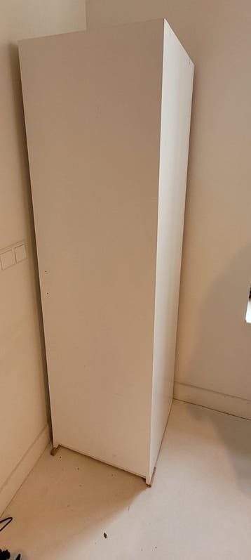Witte garderobe kast