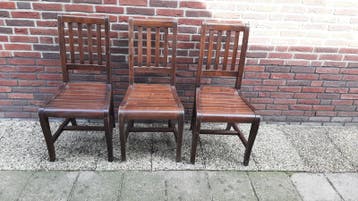zes koloniaal kleurige stoelen gratis