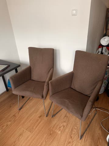 2x Bruine Eetkamerstoelen met Metalen Onderstel