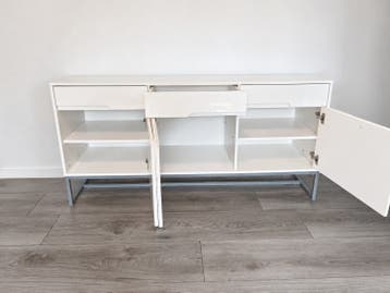 Gratis Wit dressoir/ kast met lades en deuren
