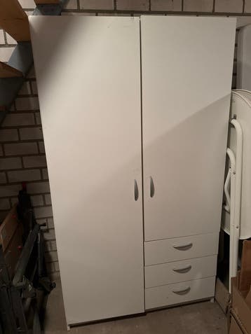 Gratis kledingkast met hangruimte en lades