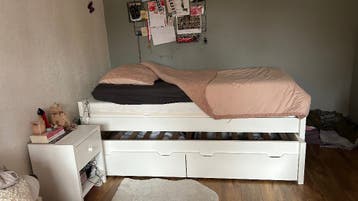 Eenpersoonsbed met uitschuifbed en 2 grote laden