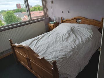 Gratis 2 persoonsbed 140X200 en 2 nachtkastjes ZONDER matras