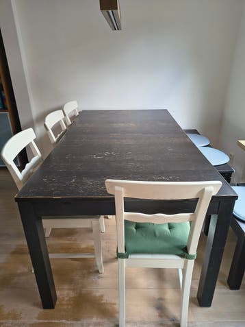 Gratis. Uitschuifbare eettafel zwart