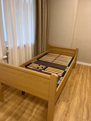 Gratis af te halen bed met lattenbodem