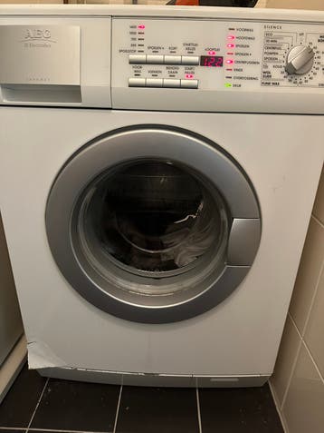Goed werkend wasmachine AEG Lavamat gratis op te halen.