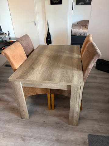 Eettafel met 4 stoelen