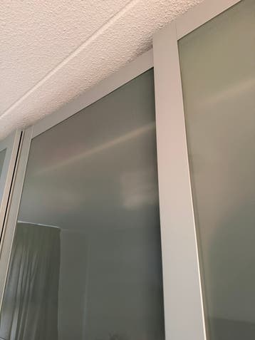 4 schuifdeuren PAX met melkglas panelen inclusief beslag