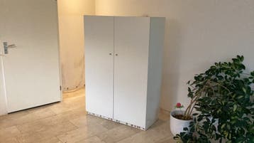 GRATIS: Computerkast b 104,5, h 151,2, d 49,5 cm.