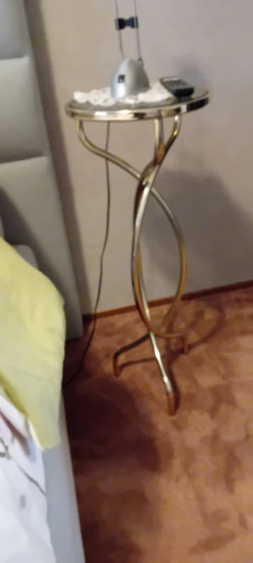 Messing bijzettafel met rookglas blad - 82 cm hoog