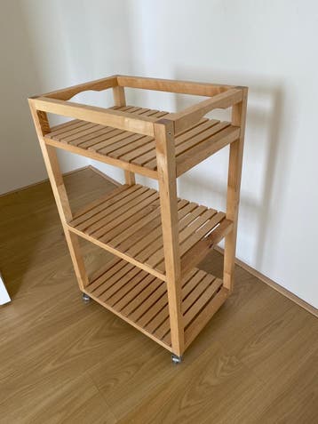 Gratis Badkamerrekje op wieltjes - Hout