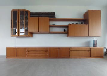 Moderne wandmeubel van hout - Zo goed als nieuw