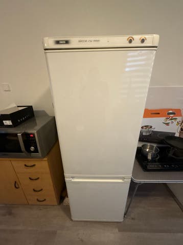 Nette Zanussi koelkast met vriesvaklades - Gratis