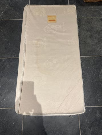 Kindermatras voor ledikant