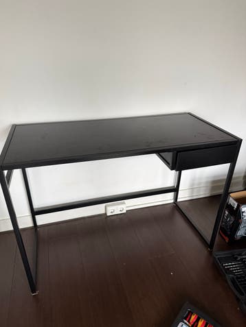 Morgen Gratis af te halen: Zwart bureau met lade