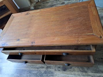 Massief houten salontafel met lades