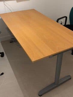 Gratis af te halen: Ikea Galant bureau -Breda