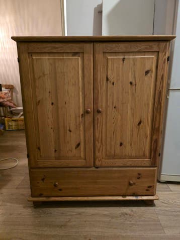 Grenen kast