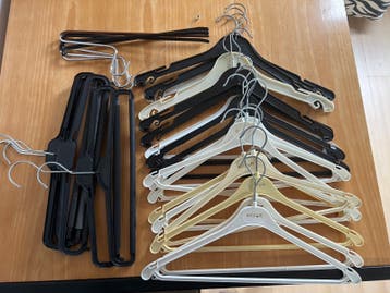 Diverse kledinghangers - set van 25+ stuks